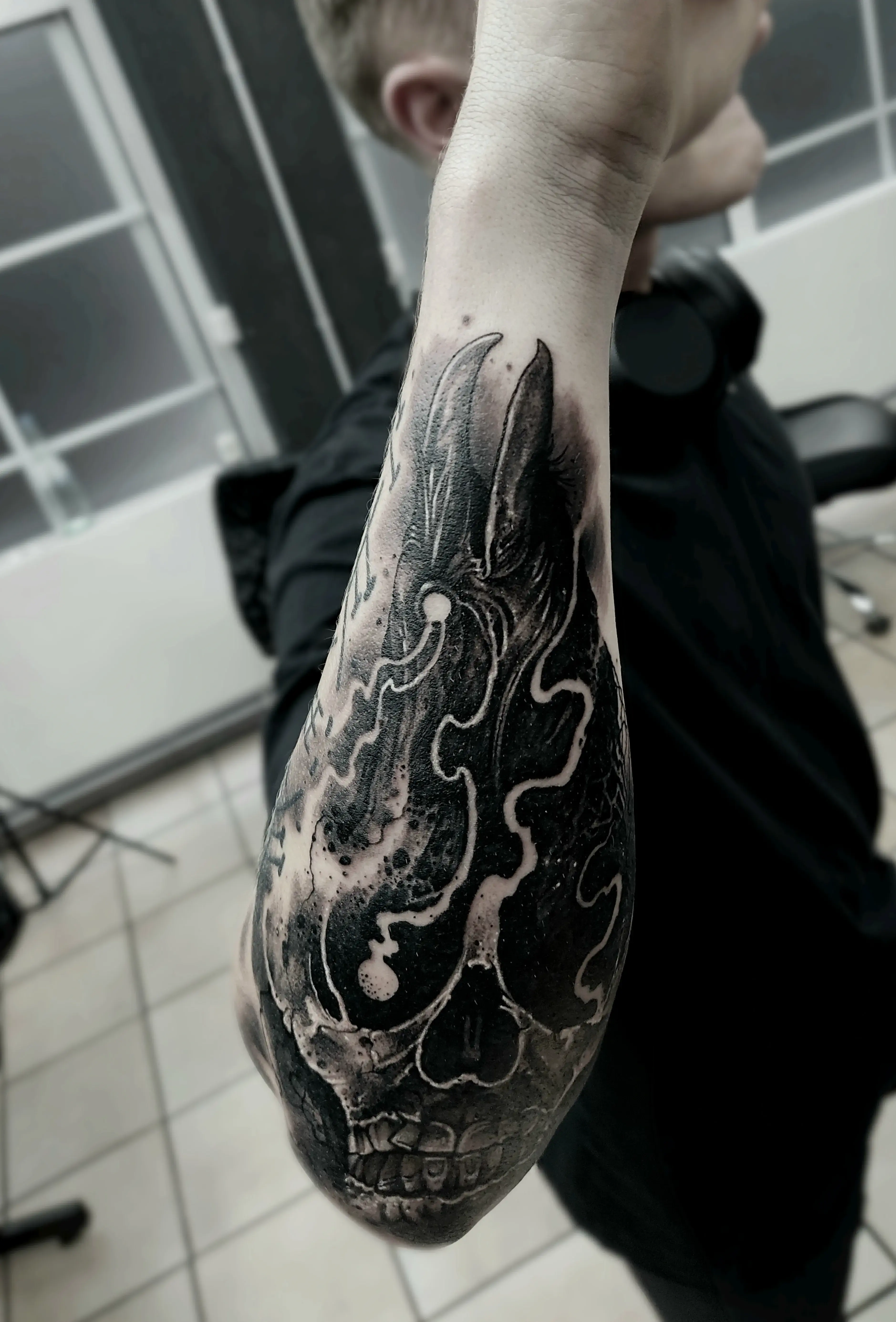 elbow skull